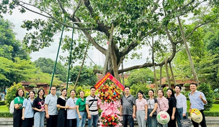 Hành trình về địa chỉ đỏ - Thăm quê Bác